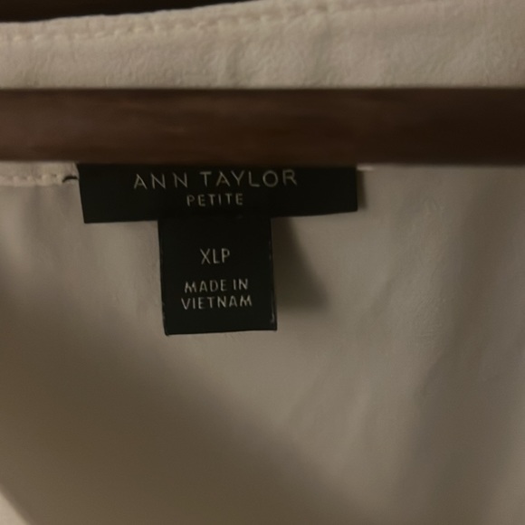 Ann Taylor petite blouse - Picture 2 of 3